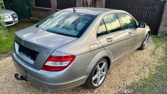 MERCEDES-BENZ W204,C180 SERVISNÍ KNIHA. - 3