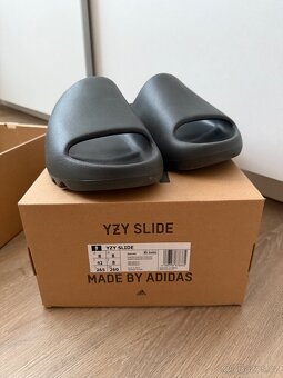 Nové Yeezy Slide Onyx - vel. 42 - 3