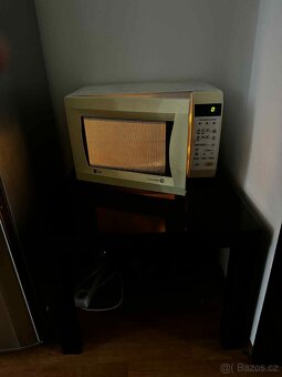 Lednička BEKO + mikrovlna, stoleček - 3
