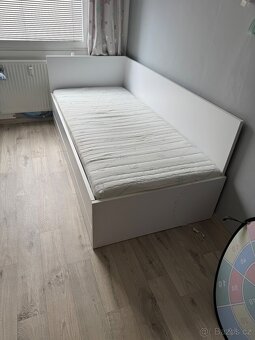 Postel 200x90 (zánovní) +matrace - 3