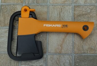 FISKARS X5 Sekera na kempovanie - 3