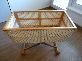 Prodám starožitnou retro pletenou postýlku na kolečkách TOP - 3