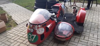 Závodní sidecar Honda - 3