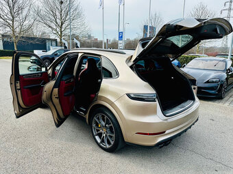 Prodám PORSCHE CAYENNE TURBO 2018 o výkonu 404 kW - 3