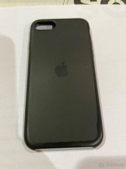 Apple černé silikonové pouzdro SE 2020 - 3
