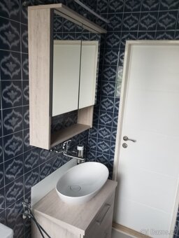 Koupelnová sestava s umyvadlem - 3