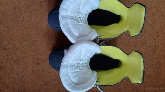 Brusle CCM AS-560 Junior dvojvelikost 32,5 / 33,5 - 3