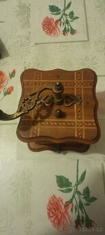 Starožitný mlýnek na kafé - 3