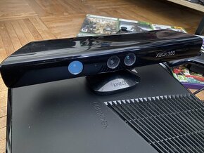 Xbox 360, Kinect , dva ovladače, 8 her, - 3