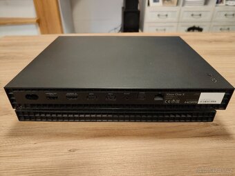 Xbox one X 1 TB + hry - top stav - 3