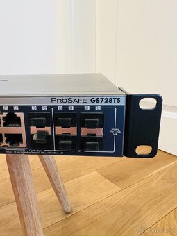 Na prodej Netgear ProSafe GS728TS - 3