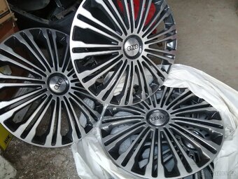 Plastové kryty kol R15 znak Audi - 3