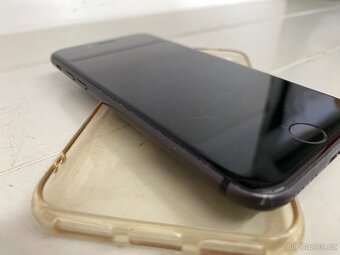 Apple iPhone 8 64GB - 3