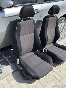 Přední sedadla Alfa Romeo 147 - 3