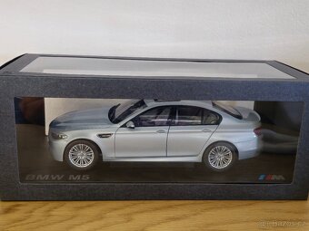 BMW M5 1:18 Paragon Models - 3