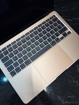 Apple MacBook Air zlatý 256 - 3