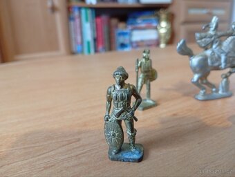 Retro hračky - kovový figurky - 3