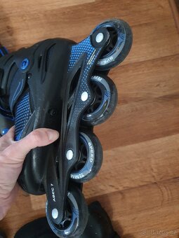 Dětské kolečkové brusle - dvě sady brusle, přilba, chrániče - 3