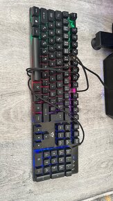 Klávesnice a myš - 3