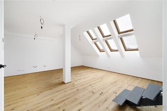 Nová dřevěná střešní okna DAKEA, velikost 78x118 a 78x98 - 3