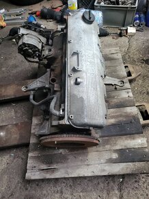 Bmw motor m20 b25 - 3