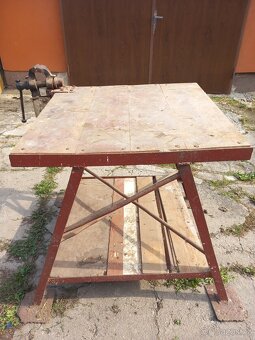 Pracovní stůl. - 3