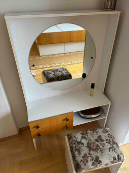 Postel, skříně, toaletní stolek - 3