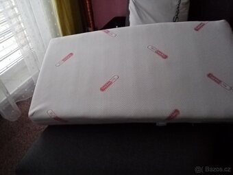 Postýlka s matrací,prostěradla,povlečení a mantinel - 3