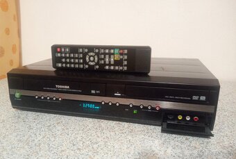 VHS-DVD rekordér Toshiba D-VR52 - 3