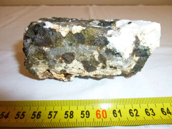 Minerál, nerost - hastingsit 4 - 3