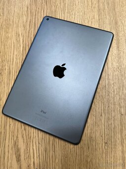 iPad 8. generace 2020 šedý s Apple Pencil - 3