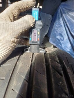2 letní pneu 215/45 R18 - 3