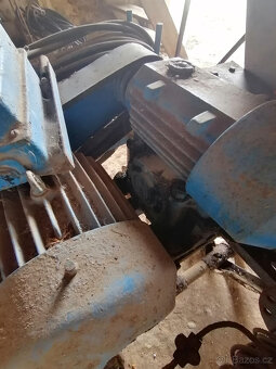 Prodám stavební vrátek s klecí a motorem - 3