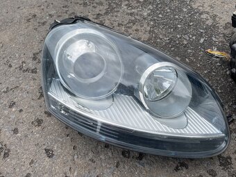 VW Golf 5 - xenony - 3