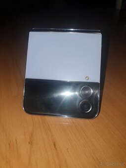 Samsung Galaxy Z FLIP 4 - 3