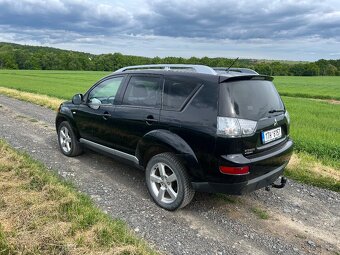 Mitsubishi Outlander - 3