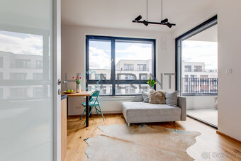 Pronájem moderně zařízeného bytu 1+kk (34,2 m²) s parkováním - 3