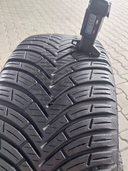 Prodám 2 x celoroční pneu Kleber 205/45/17 - 3