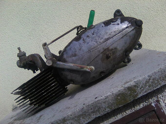 Jawa 50 Pionýr - motor,brzdy,kola,nádrže a vzduchový filtr - 3