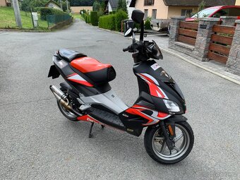 Aprilia SR 50 R Factory (2009) - 3