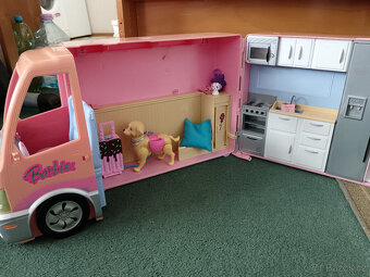Růžový karavan pro Barbie - 3