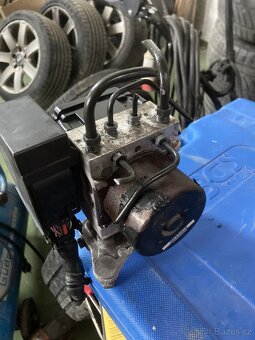 Mercedes W204,W212 Ridici jednotka ABS - 3