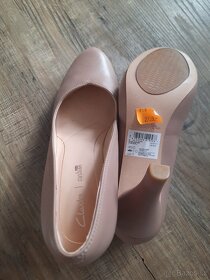 Kožené lodičky značky Clarks - nenošené - 3