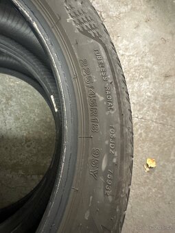225/45R18 - 3