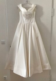 Korzetové svatební šaty s lodičkovým výstřihem - 3