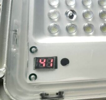 LED reflektor 100W se solárnim panelem - 3