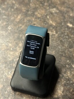 Chytrý náramek Fitbit Charge 5 stříbrný 2 - 3
