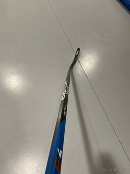 Hokejka nexus e4(sr),záhyb p28 flex 77, pravá - 3