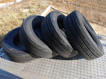 Pneumatiky MICHELIN 315/70R22.5 - NOVÉ - 2 přední vodící - 3