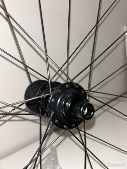 Zadní ráfek DT Swiss R470 - 3